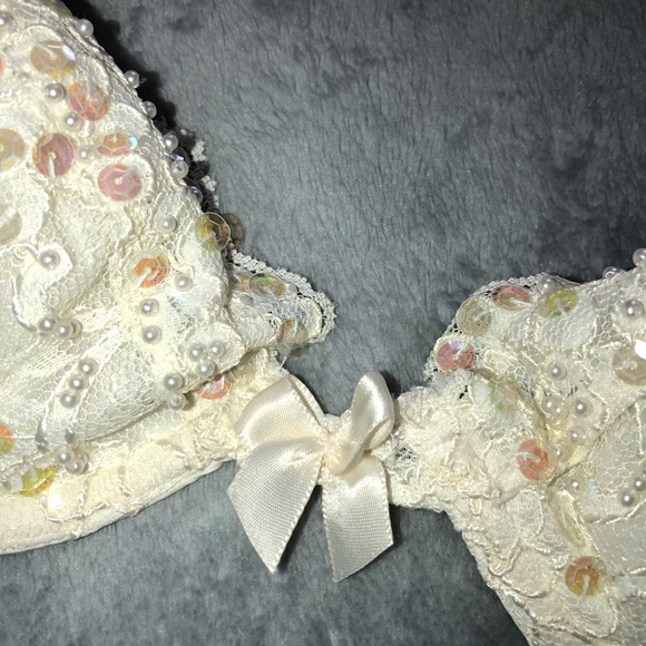 sparkly sexy victoria’s secret white lace bra - Picture 3 of 5